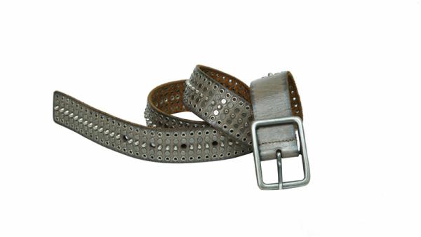 шипованный кожаный ремень