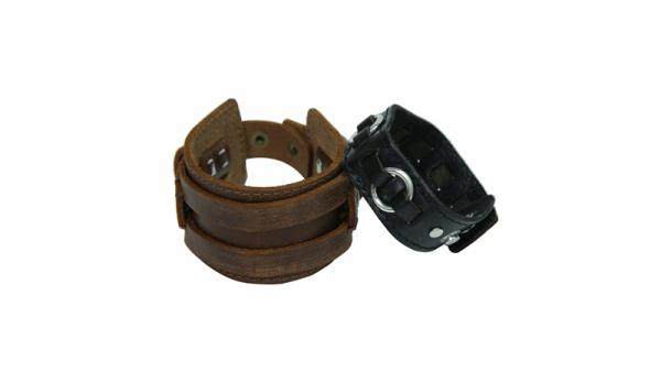 кожаный ремешок на запястье