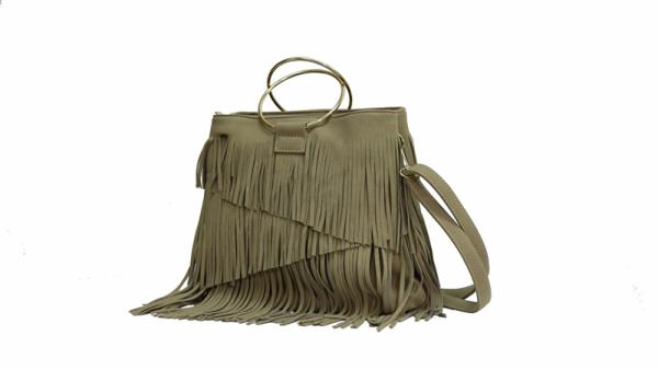 сумка через плечо с кисточками из PU кожи