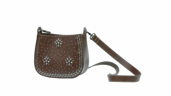 кожаная сумка через плечо шипованная