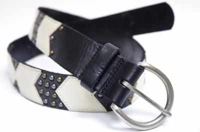 шипованный лоскутный кожаный ремень
