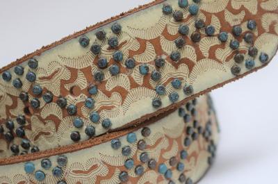 Шипованный кожаный ремень