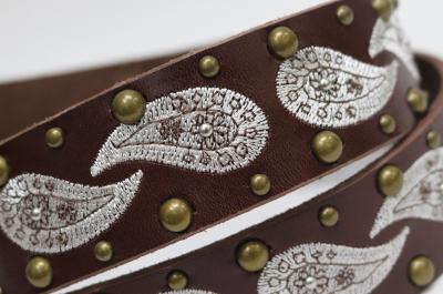 Шипованный кожаный ремень