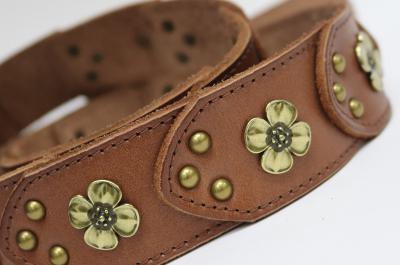 Шипованный кожаный ремень