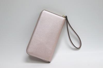 Розовый кошелек из искусственной кожи
